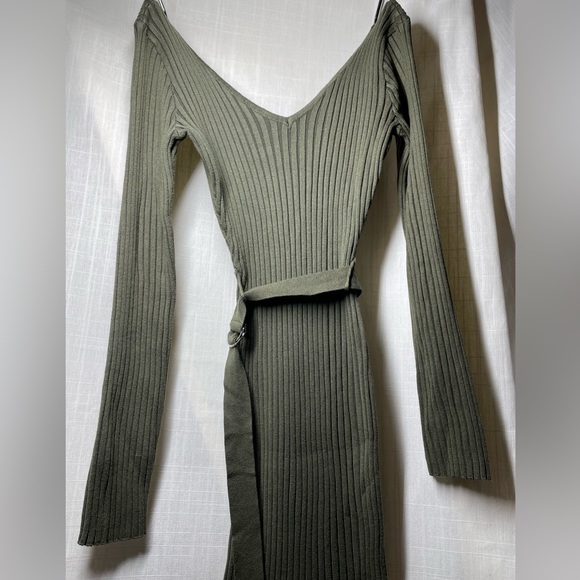 Dress - Picture 2 of 4